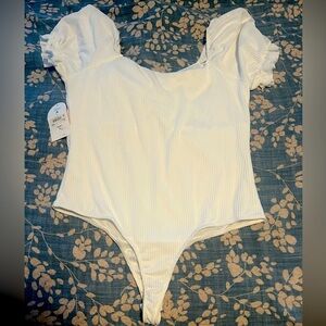 Off white short sleeve body suit